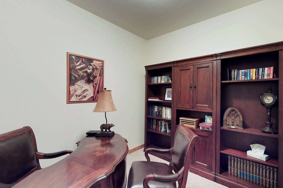 Main floor: office space