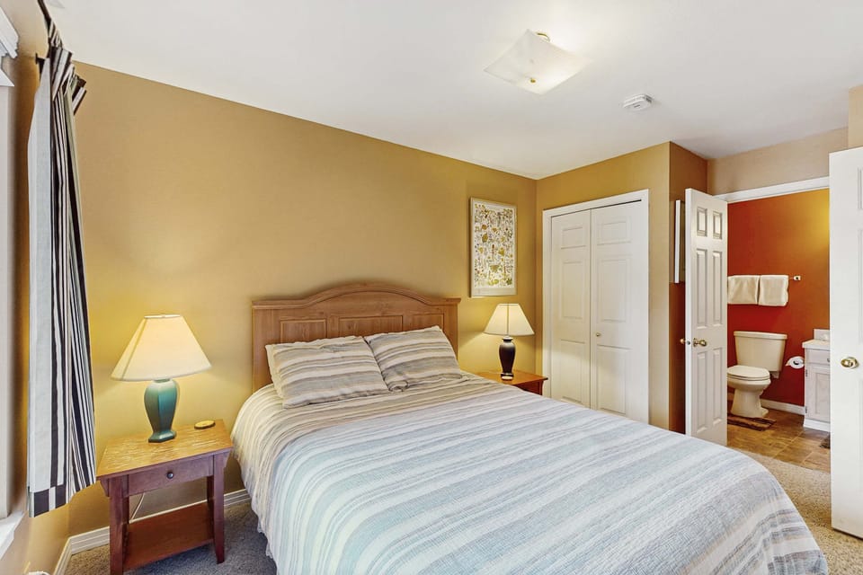 Bedroom (ensuite bathroom)