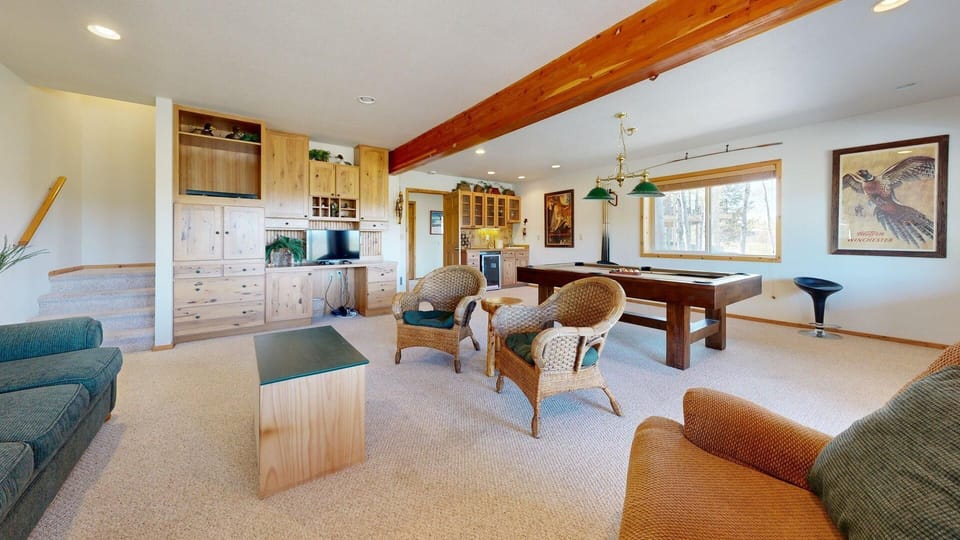 Game Room & Wet Bar
