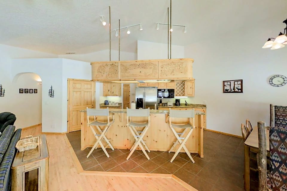 Kitchen with 3 bar stool seats