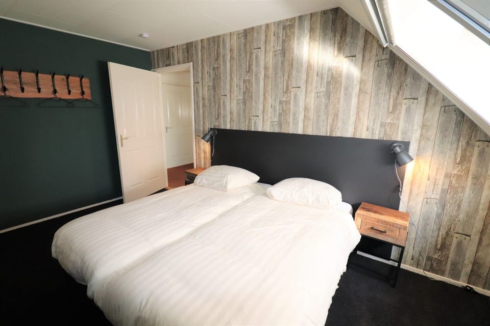 House | 3 bedrooms, individually furnished, bed sheets
