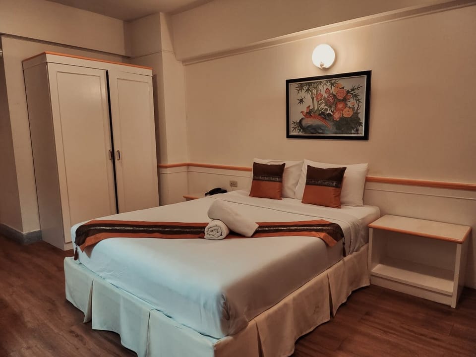 Desk, WiFi (free), bed sheets