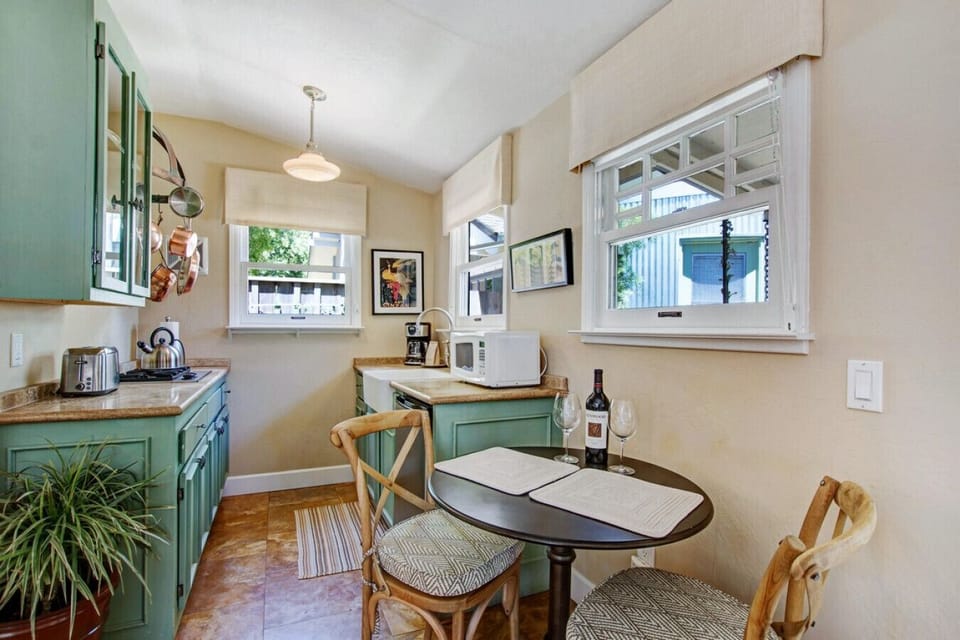 Luna @ Bungalow 313 Sonoma Vacation Rental - Galley Kitchen