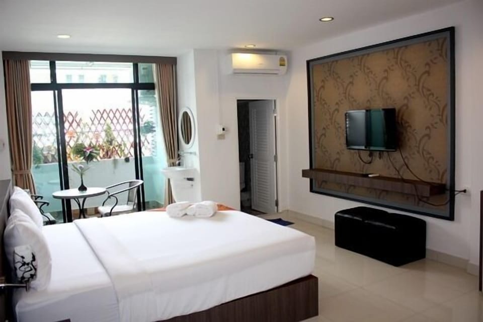 Standard Room, 1 King Bed | Desk, WiFi (free)