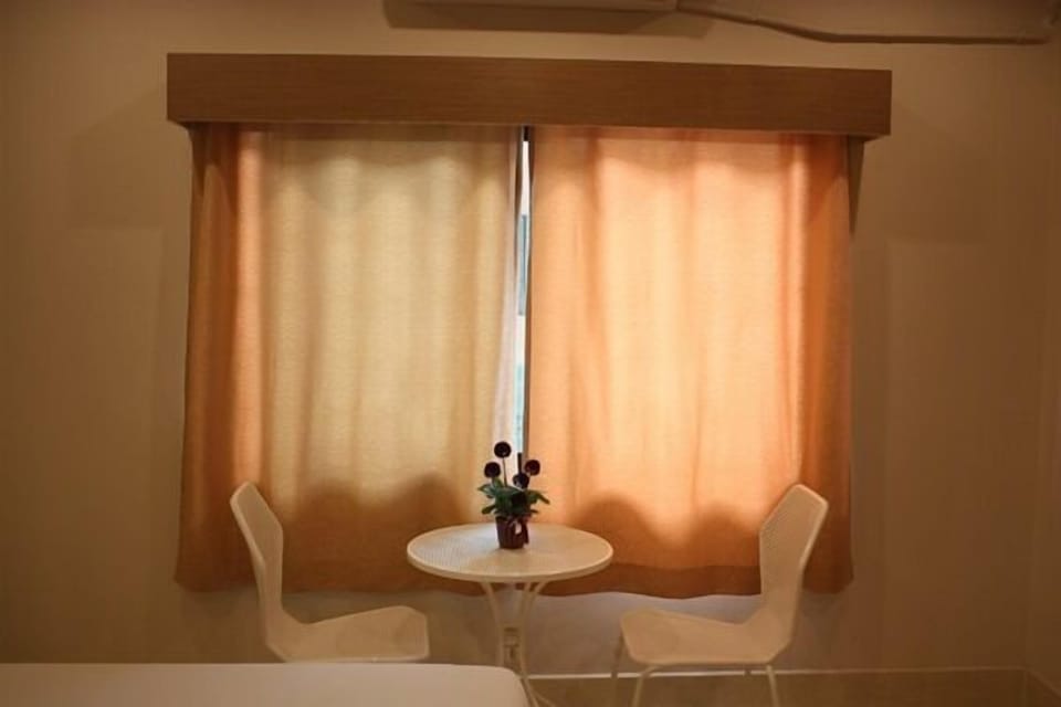 Standard Room, 1 King Bed | Room amenity