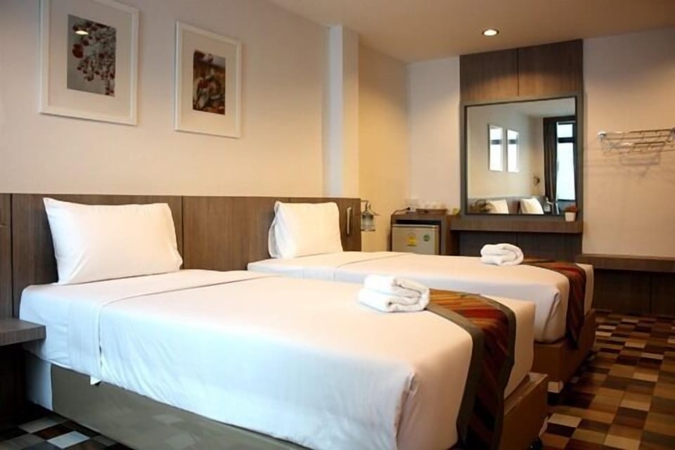 Standard Twin Room | Desk, WiFi (free)