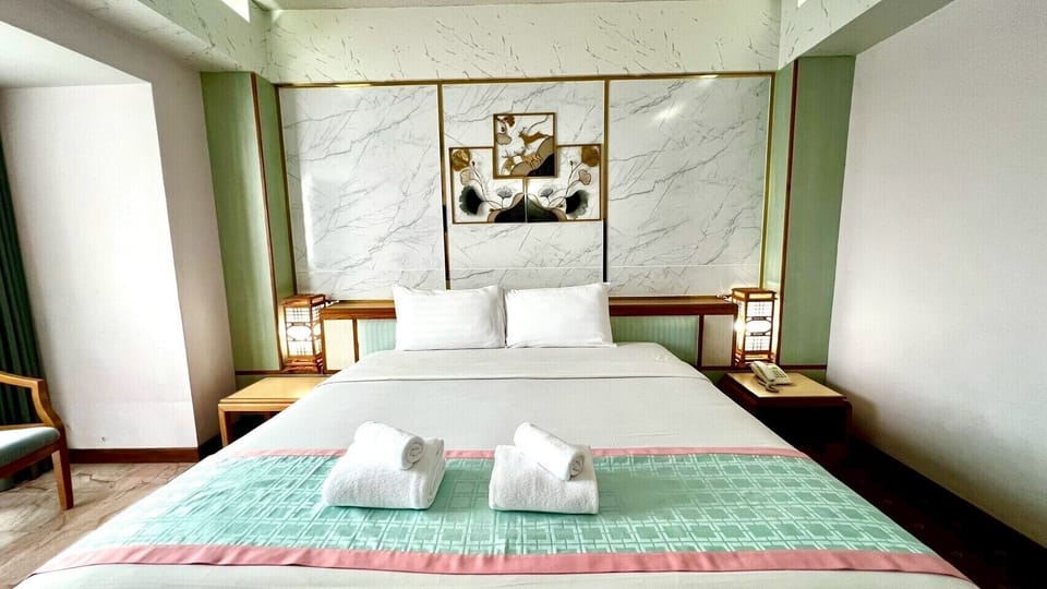 Deluxe Room | Minibar, in-room safe, desk, rollaway beds (surcharge)