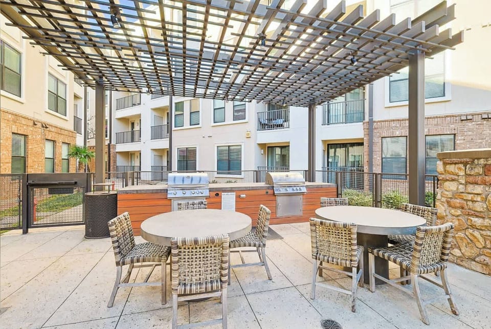 Apartment | Outdoor dining