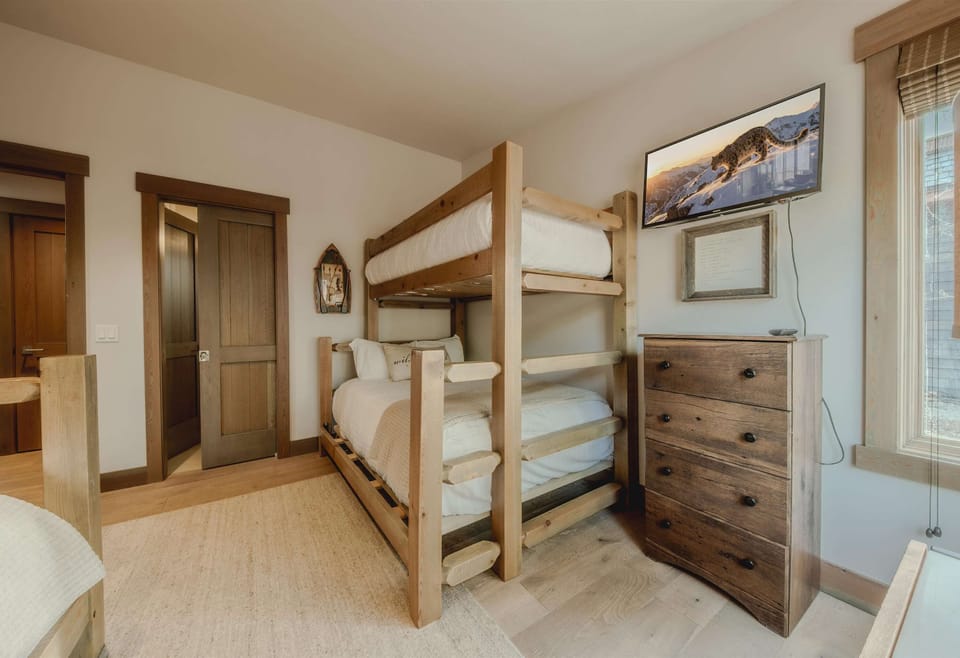 House, Multiple Beds, Hot Tub, Mountain View (Wilderness Club Home) | 3 bedrooms, individually decorated, individually furnished, bed sheets