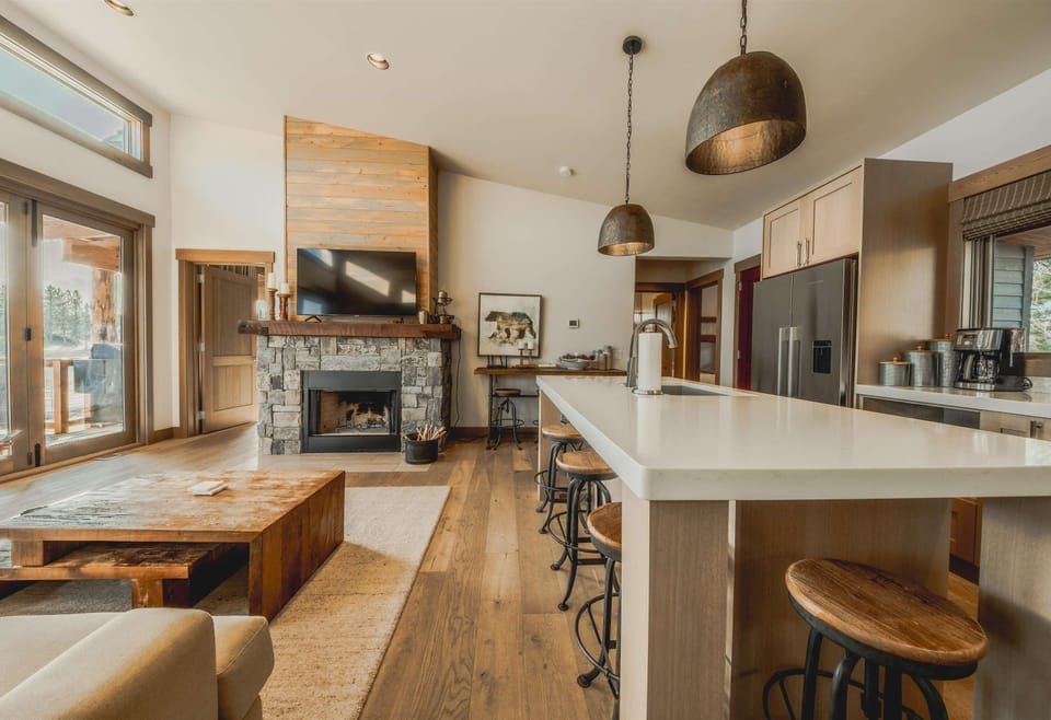 House, Multiple Beds, Hot Tub, Mountain View (Wilderness Club Home) | Living area