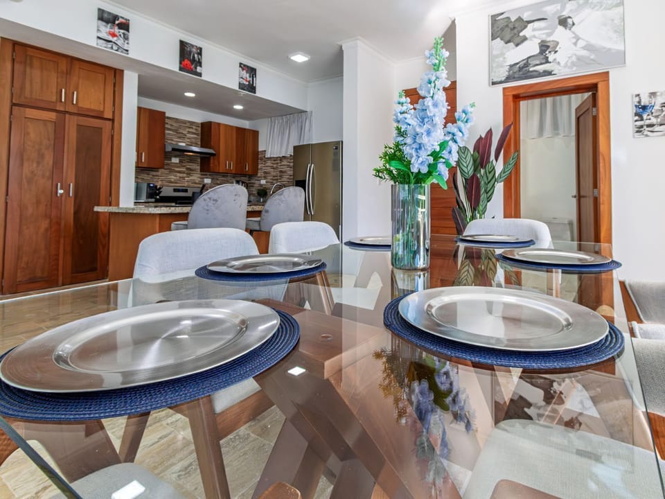 Superior Condo, Ocean View | Dining room