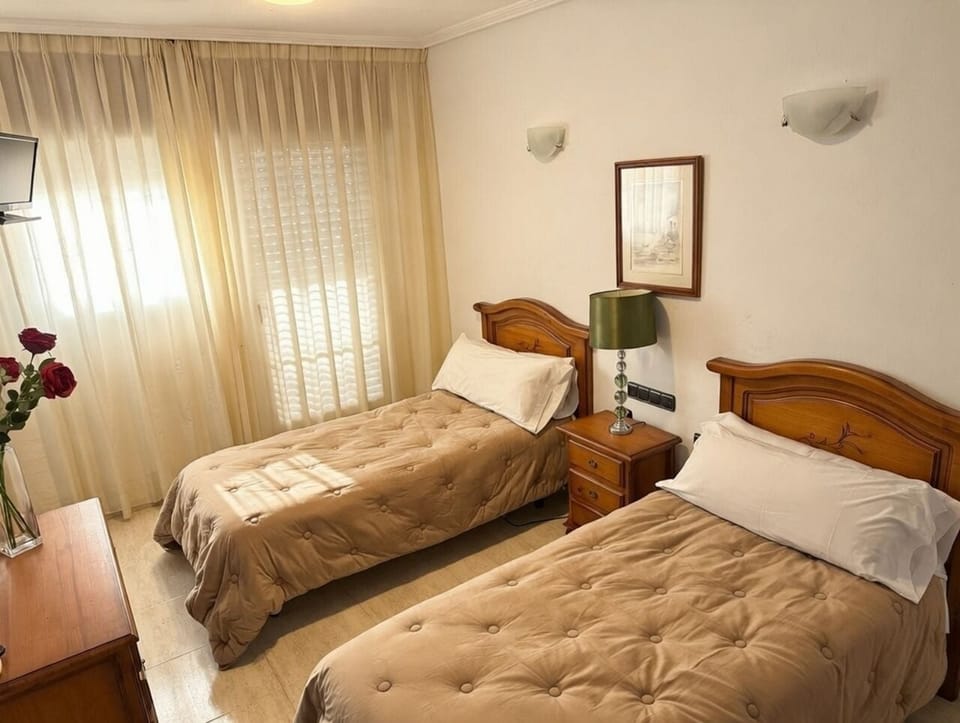 Basic Double Room | Desk, WiFi (free)