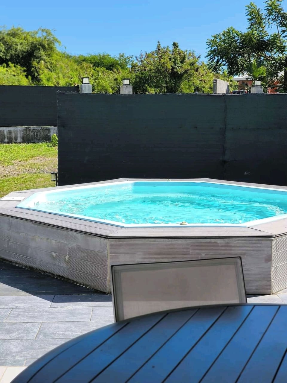 Outdoor spa tub