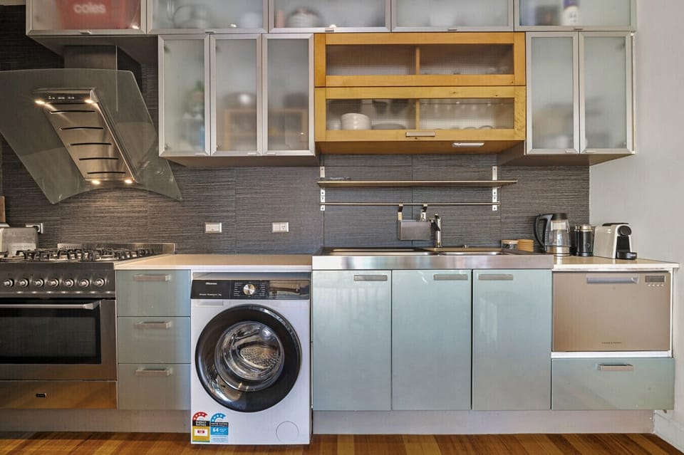 The kitchen has all the high quality appliances and kitchen wear that you need for you stay