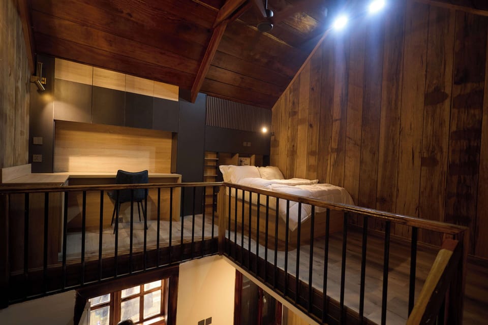 Executive Studio | Desk, laptop workspace, WiFi (free), individually decorated