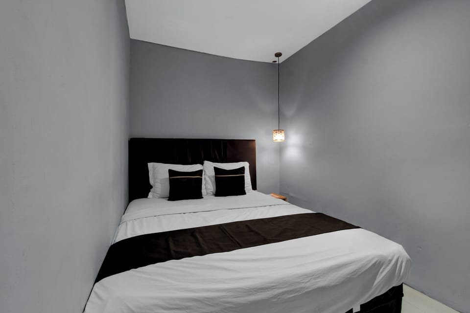Deluxe Double Room | Free WiFi, bed sheets