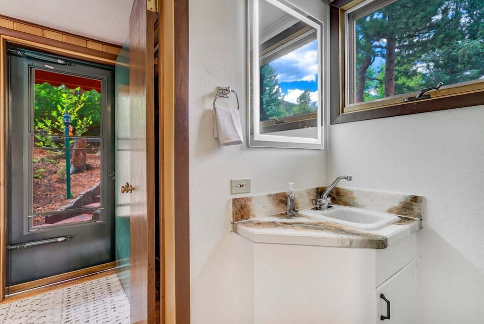 4925 Pike Unit 3 Apartment in Cascade-Chipita Park