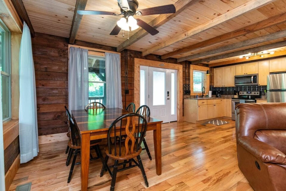 Chalet (2 Bedrooms) | Interior