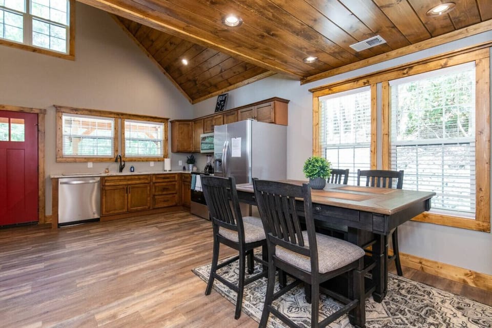 Chalet (2 Bedrooms) | Interior