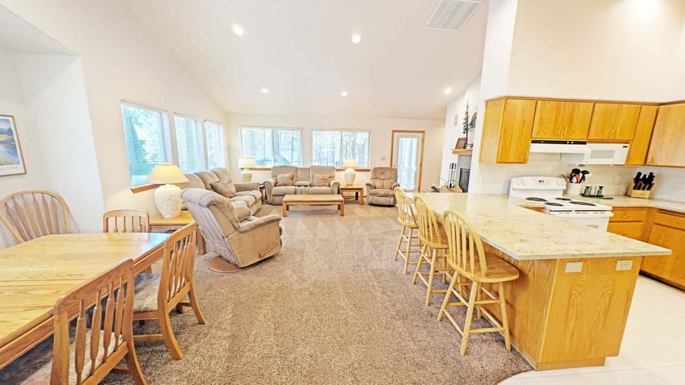 House (4 Bedrooms) | Interior