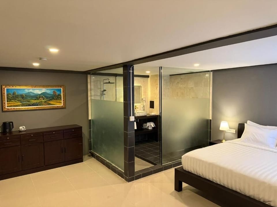 Superior Double Room, 1 King Bed, Non Smoking, Air conditioning | Bathroom | Bidet
