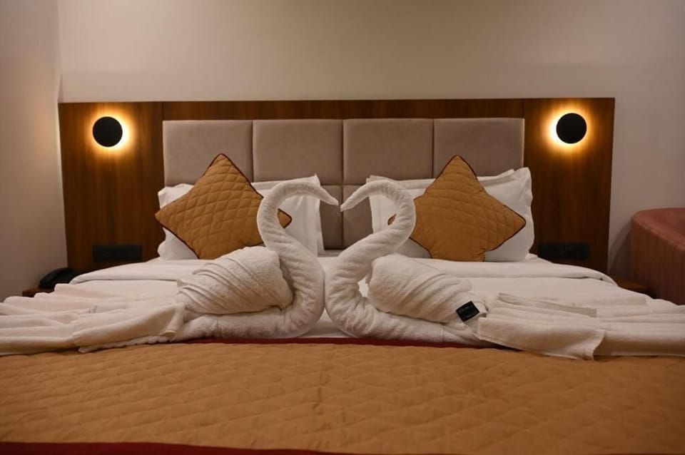 In-room safe, soundproofing, free WiFi, bed sheets