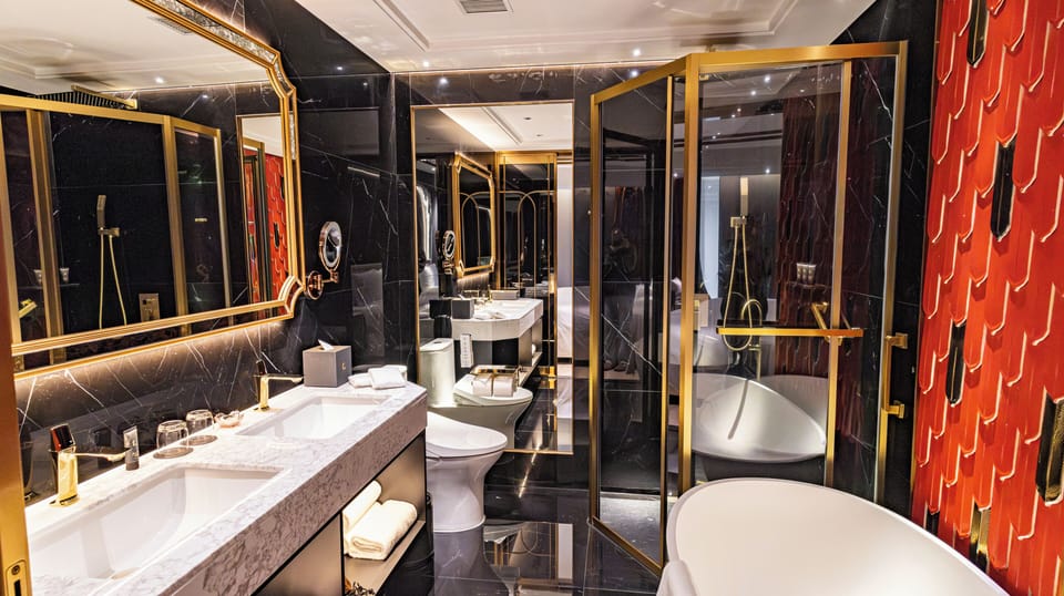 Exquisite Triple Room | Bathroom | Free toiletries, hair dryer, towels, shampoo