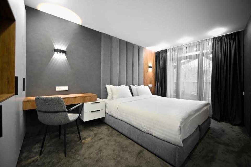In-room safe, soundproofing, iron/ironing board, free WiFi