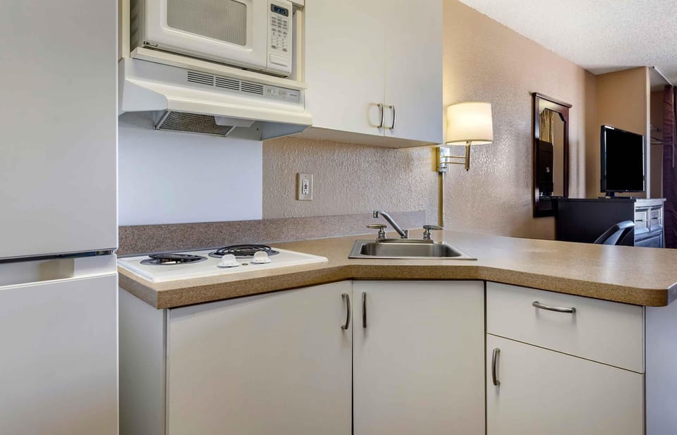 Studio, 1 Queen Bed, Non Smoking | Private kitchen | Full-size fridge, microwave, stovetop, coffee/tea maker