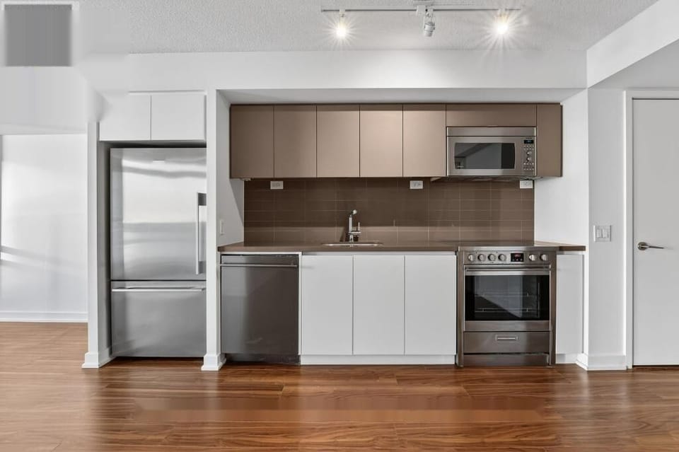 Family Suite, Lake View | Private kitchen | Full-size fridge, microwave, oven, stovetop