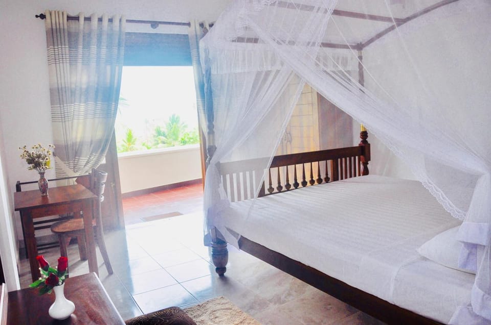 Premium bedding, in-room safe, individually decorated