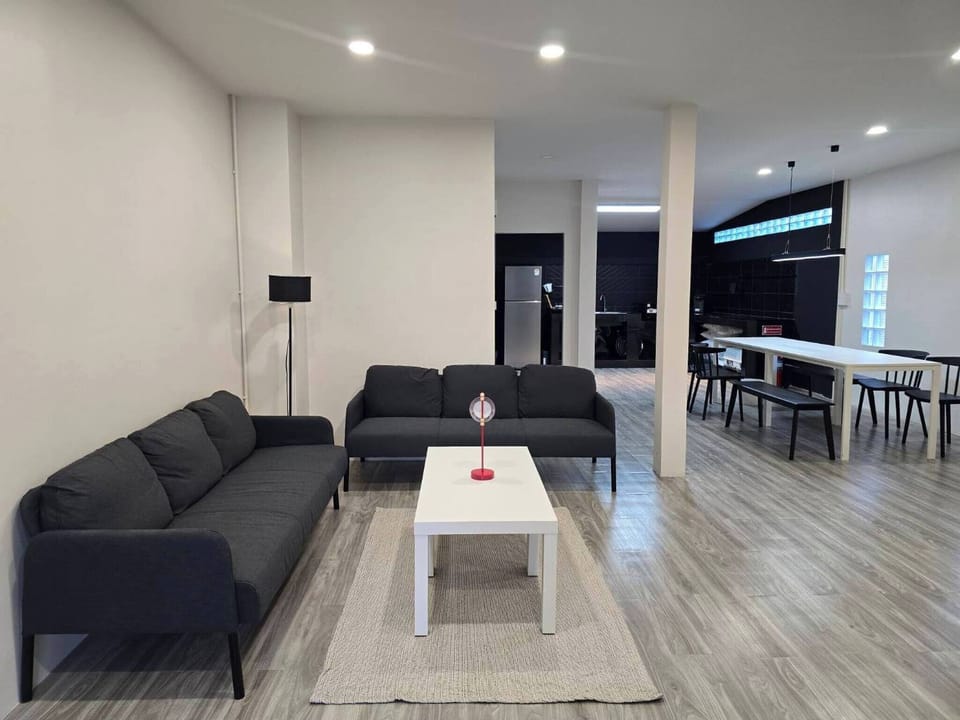 House, 3 Bedrooms, City View | Lounge