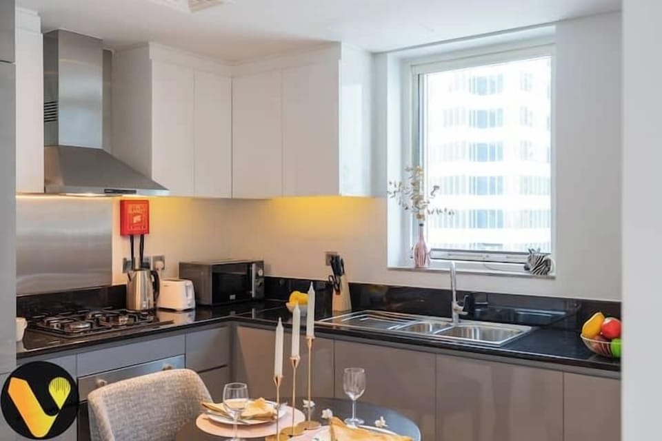 Luxury Studio, Balcony, City View | Private kitchen | Full-size fridge, microwave, oven, stovetop