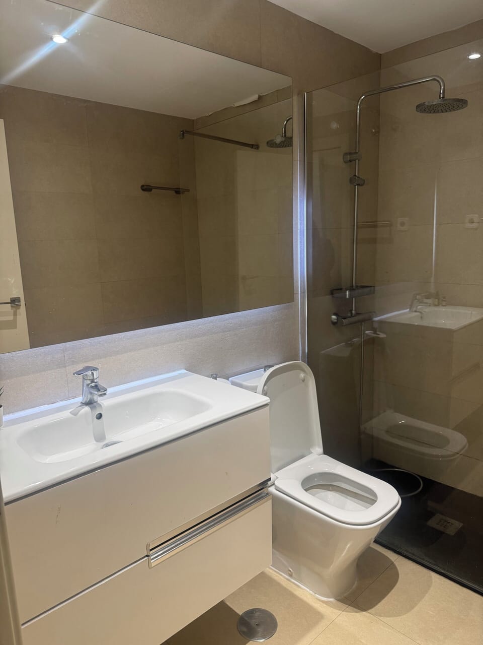 Basic Apartment, Balcony, Courtyard View | Bathroom
