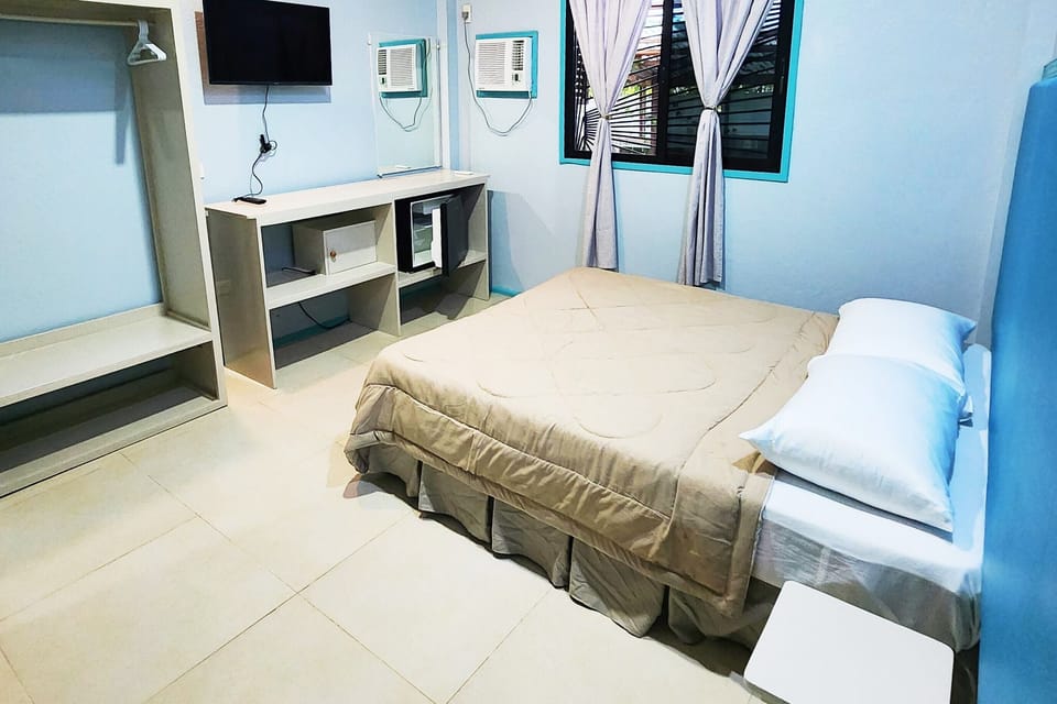 Deluxe Queen Room | Free WiFi, bed sheets