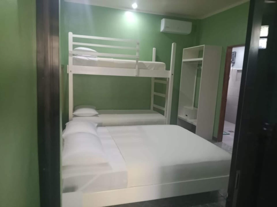 Family Suite Room | Free WiFi, bed sheets