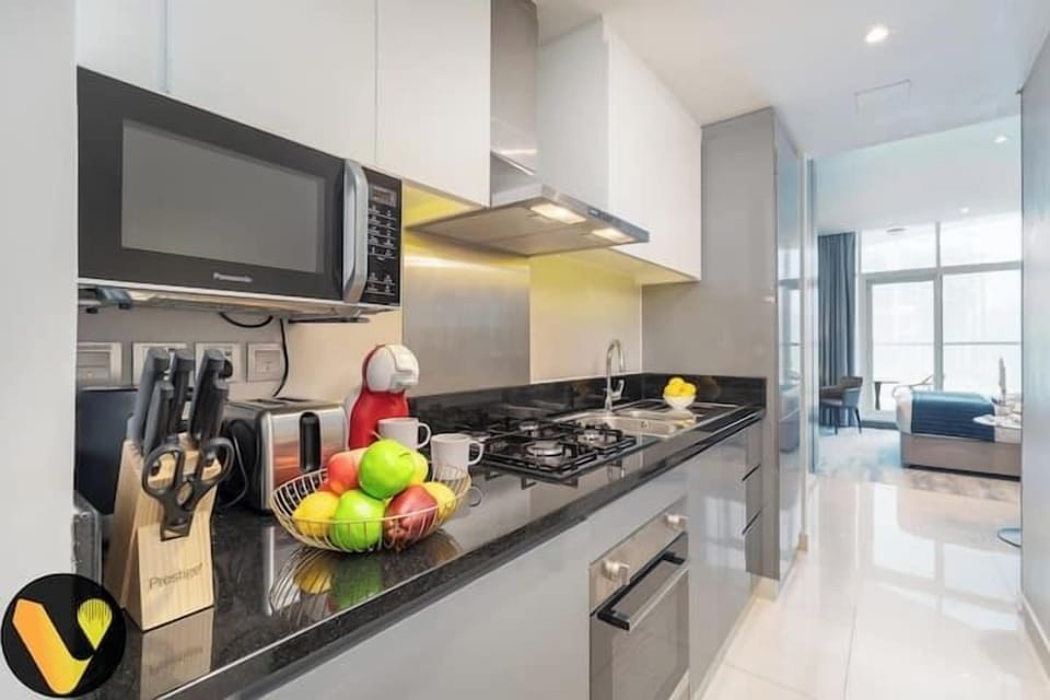 Luxury Studio, Balcony, Canal View | Private kitchen | Full-size fridge, microwave, oven, stovetop
