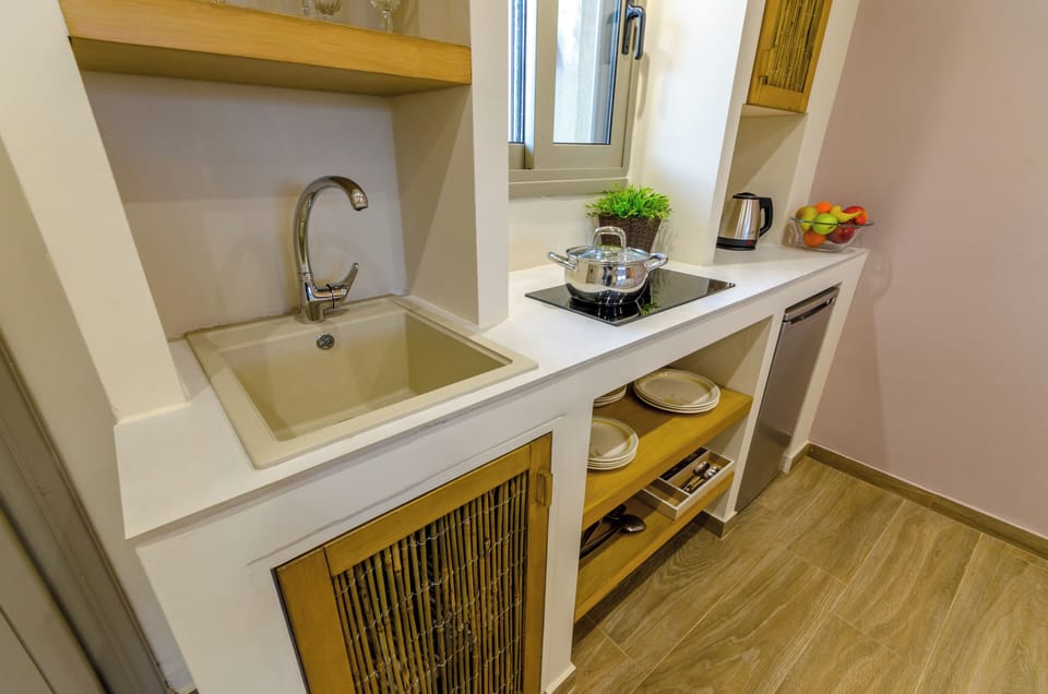 Junior Suite, Balcony, Sea View | Private kitchen