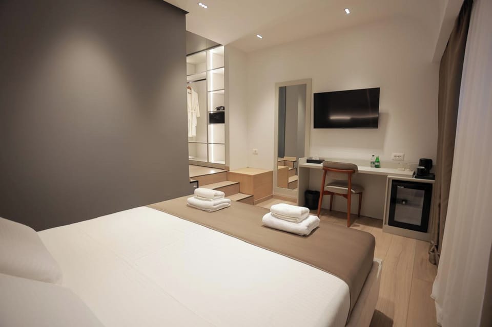Double Room | WiFi (free), bed sheets