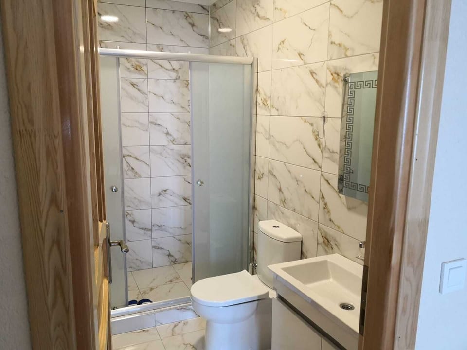 Standard Suite, Lake View | Bathroom