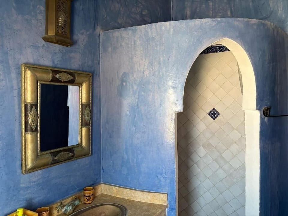 Comfort Triple Room, City View | Bathroom