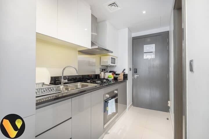 Luxury Studio, Balcony, Canal View | Private kitchen | Full-size fridge, microwave, oven, stovetop