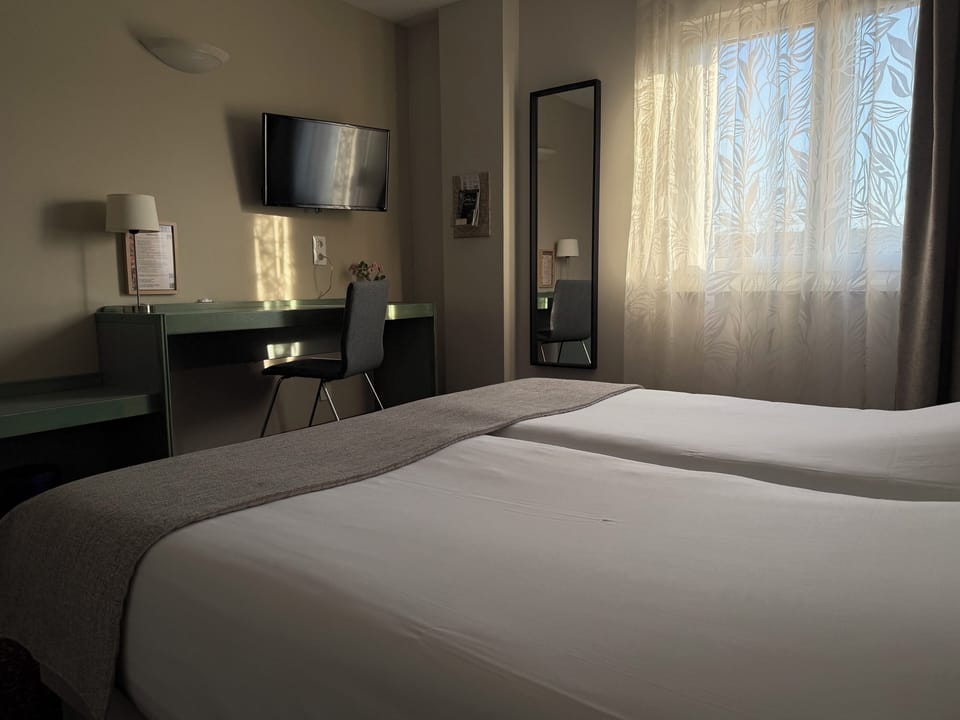 Comfort Twin Room | Desk, laptop workspace, free WiFi, wheelchair access