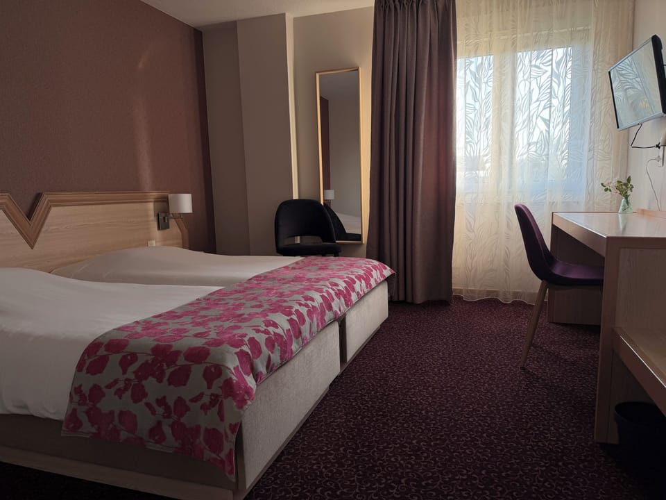 Desk, free cribs/infant beds, free WiFi, bed sheets