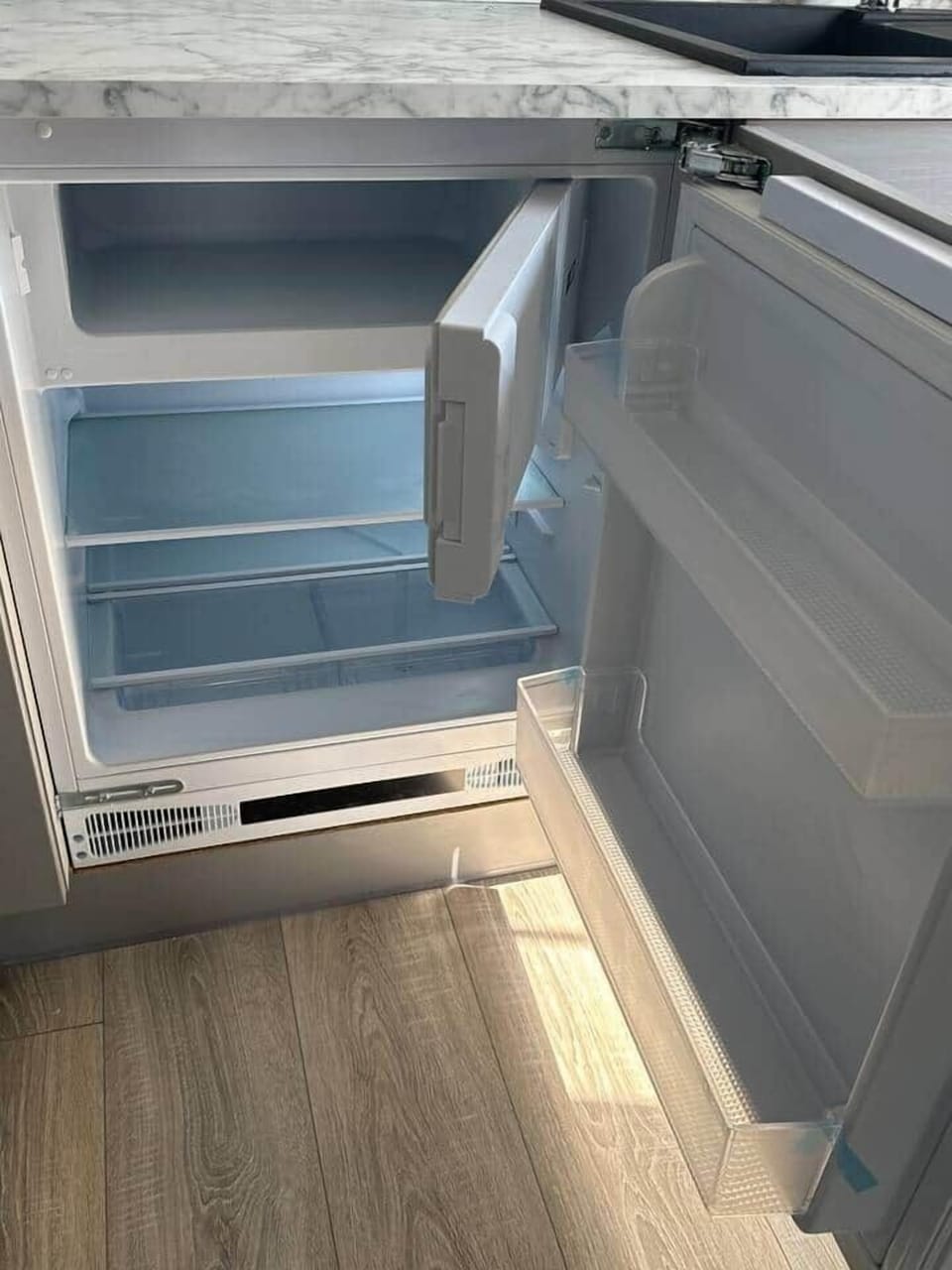 fridge freezer integrated 