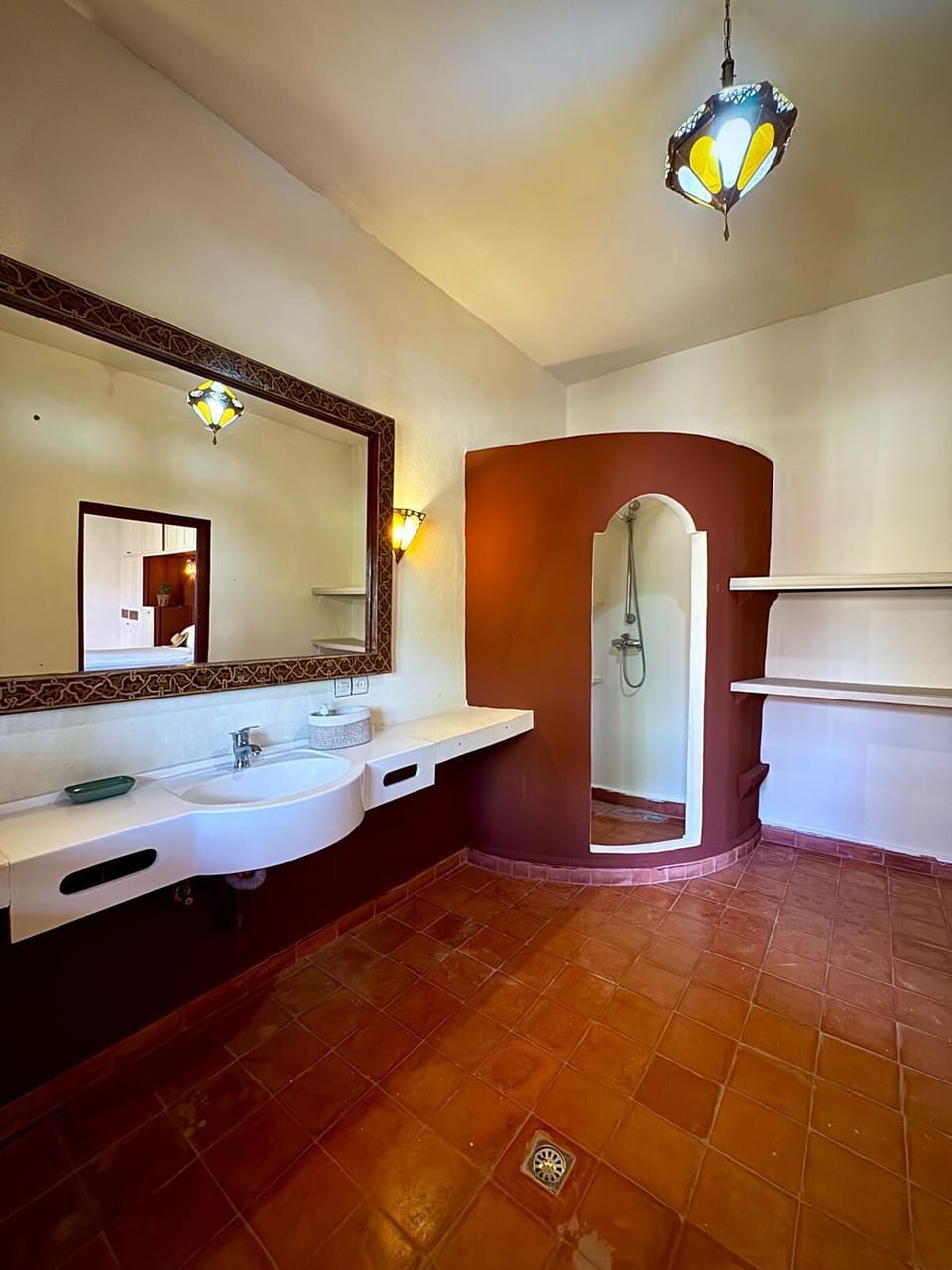 Deluxe Suite, Garden View | Bathroom | Shower, slippers, towels, soap