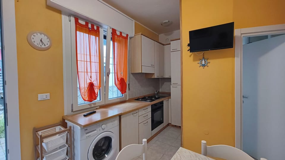 Apartment, 2 Bedrooms, Garden View | Laundry