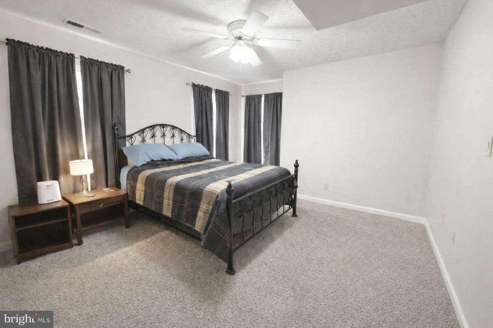House | 6 bedrooms, desk, Internet