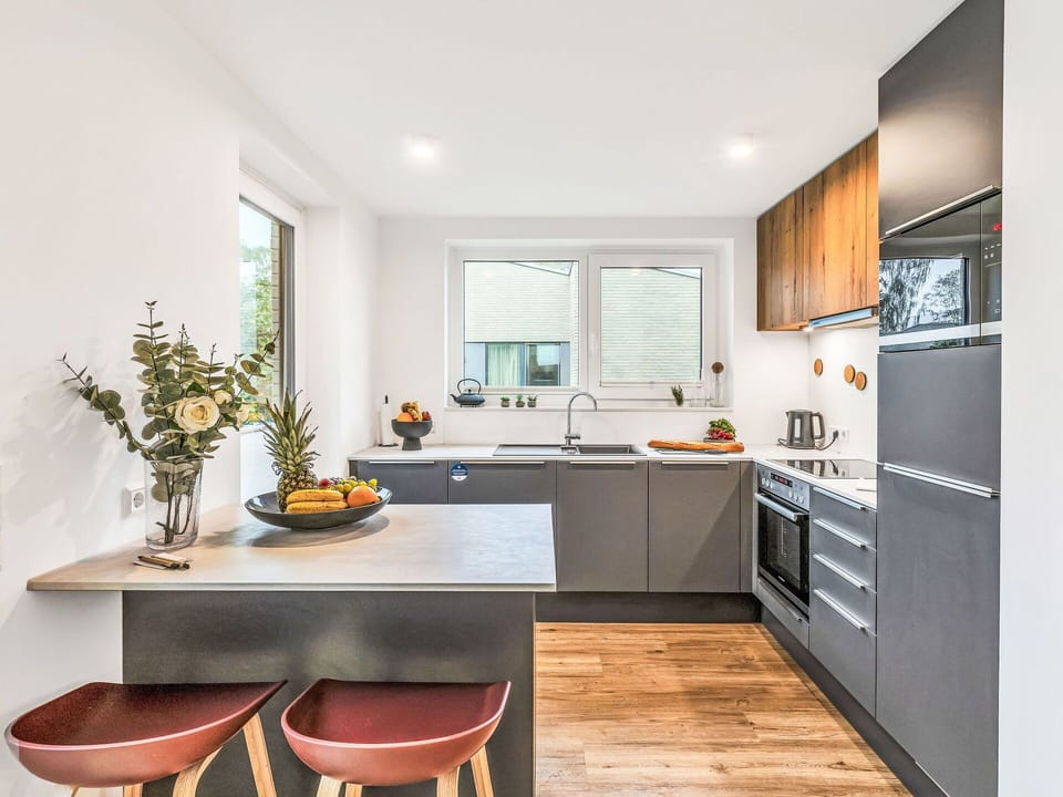 Kitchen Appliance, Kitchen, Countertop, Furniture, Major Appliance, Interior Design, Cabinetry, Home Appliance, Flooring, Wood