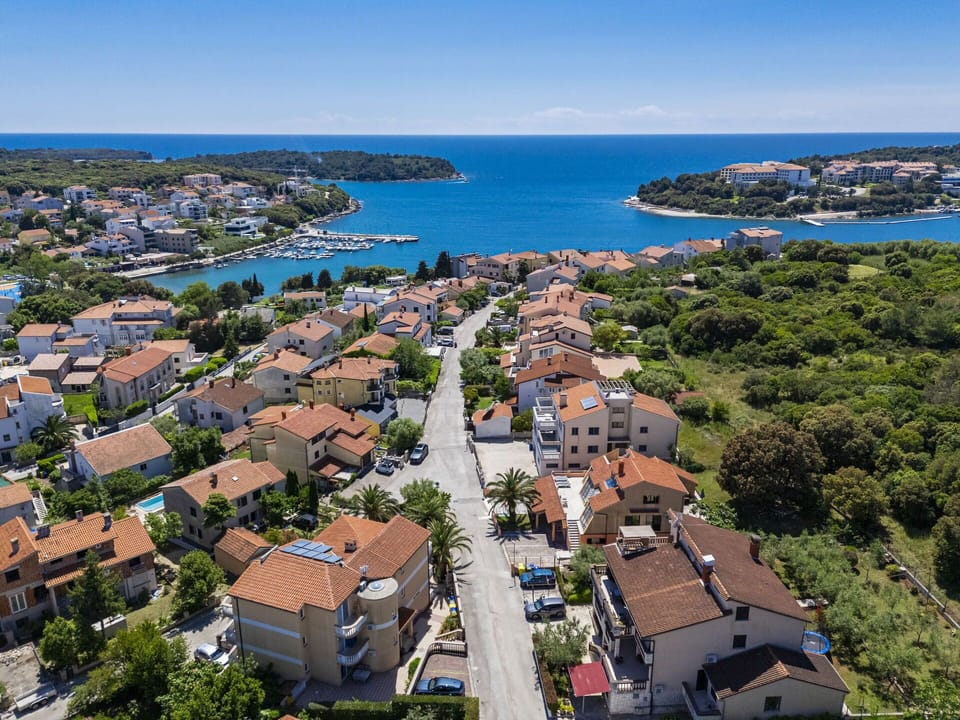 Coastal And Oceanic Landforms, Coast, Channel, Bird'S-Eye View, Shore, Marina, Bay, Aerial Photography, Beach, Resort Town
